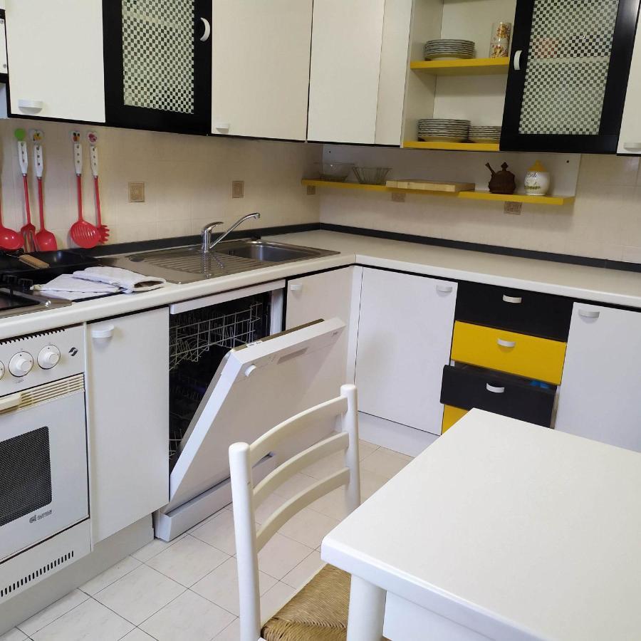 Noemi Apartment 5 Lands Paradise Леванто Екстер'єр фото